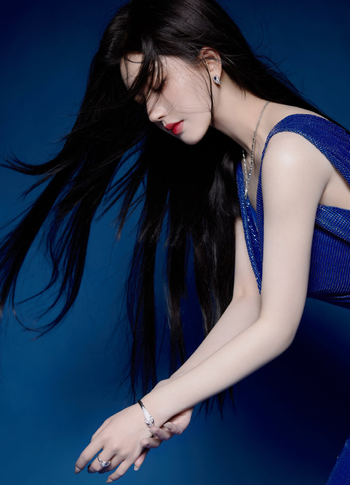 落地玻璃窗前做gh开元棋牌把我按在在(图1)